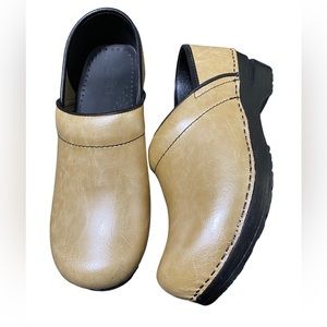 Sanita gold pearl danish clogs size 39